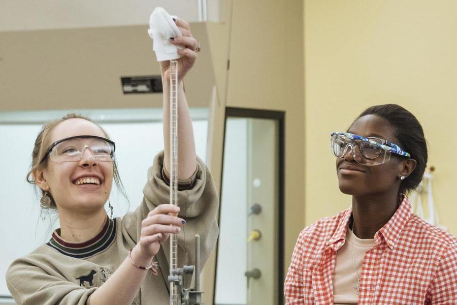 students working in a chemistry lab